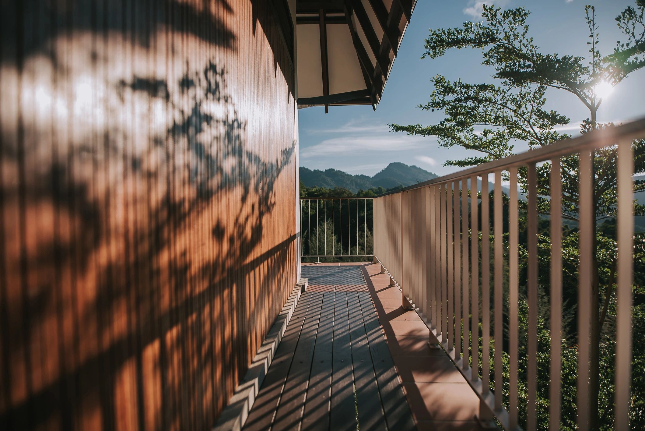 Outdoor shade solution for a patio area