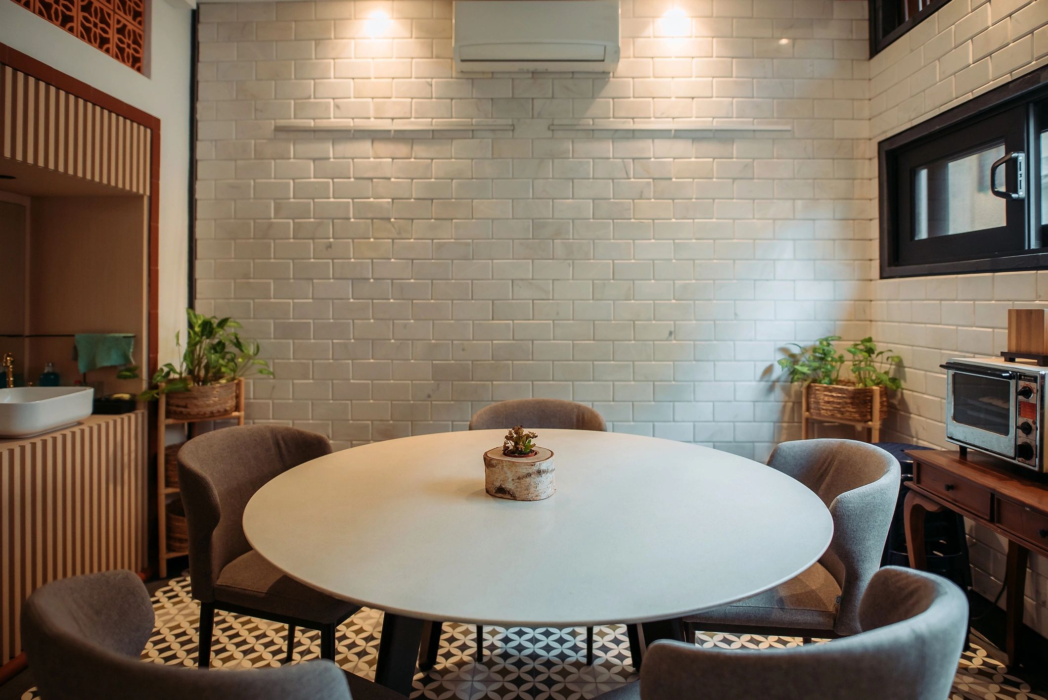 Outdoor entertaining area with shade